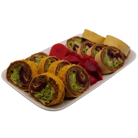 Een royale box met 48 çiğköfte-sushi hapjes, gevuld met frisse ijsbergsla en rode kool turşu