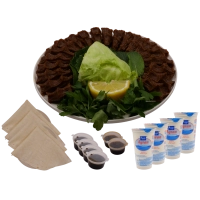 Een uitgebreid familiepakket met 40 stuks çiğköfte, 2 sla pakketten, 8 lavaş, 4x granaatappelsaus en 2x pittige saus. Inclusief 4 gratis ayran